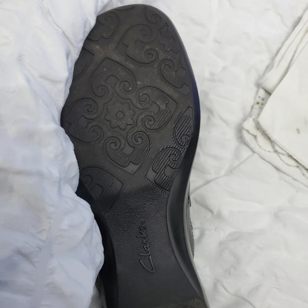 Ladies Clarks Dark Navy Leather Slip-On Clogs. Sz 7.5